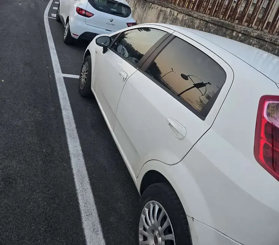 Usata Fiat Grande Punto Active 77 CV (56 kW) 2009 Bianco Utilitaria