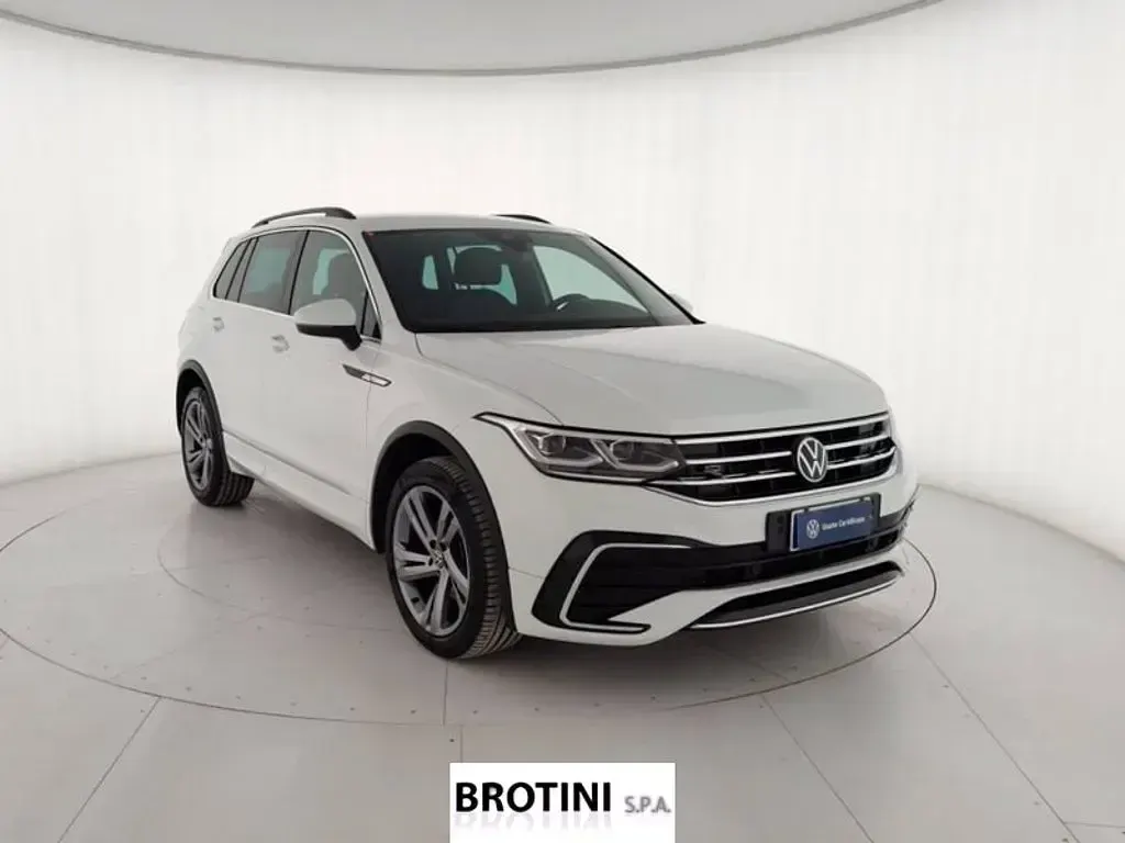 Usata VW Tiguan R-line 150 CV (110 kW) 2023 Bianco metallizzato SUV