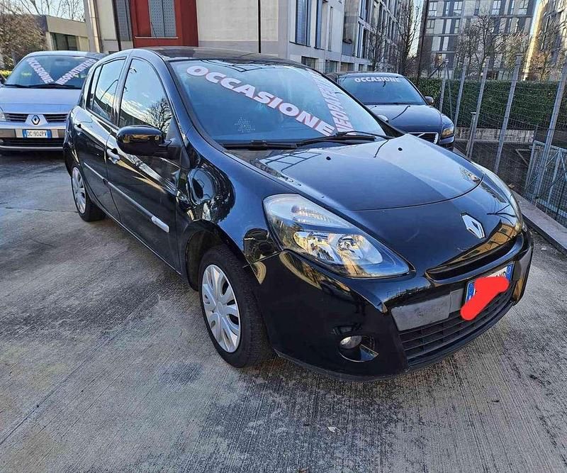 Usata Renault Clio II Dynamique 75 CV (55 kW) 2011 Nero Berlina