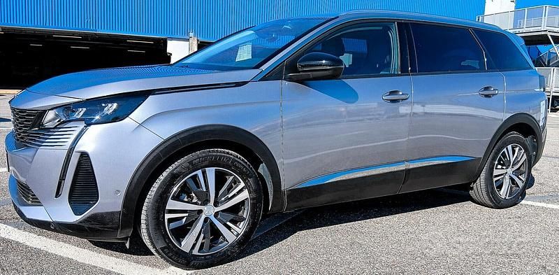 Usata Peugeot 5008 Allure 130 CV (95 kW) 2022 Grigio SUV