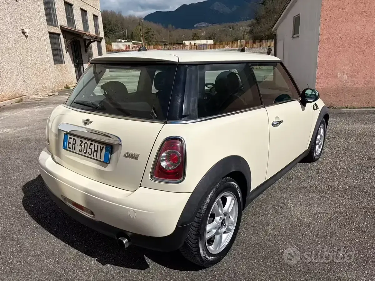 Usata Mini ONE 75 CV (55 kW) 2013 Bianco Utilitaria