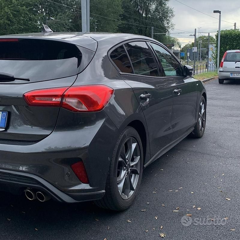 Usata Ford Focus ST-Line 125 CV (91 kW) 2019 Grigio Berlina