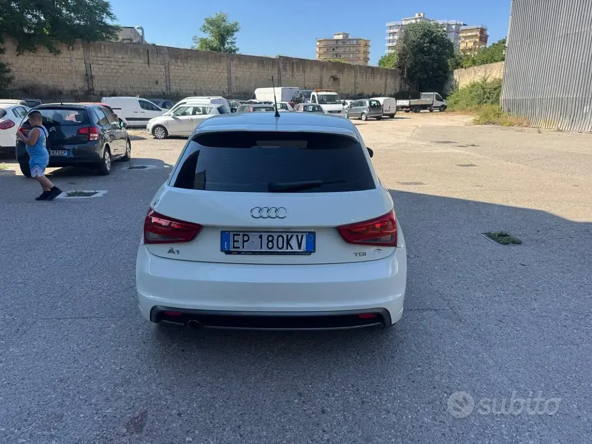 Usata Audi A1 Attraction 90 CV (66 kW) 2012 Beige Utilitaria