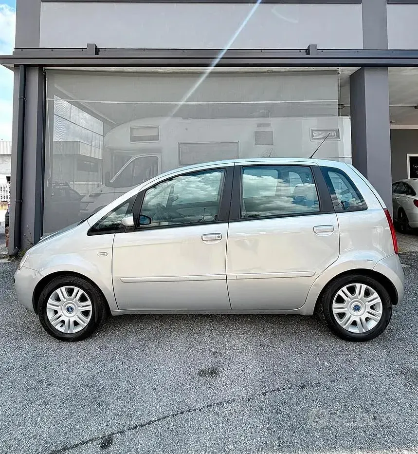 Usata Fiat Idea Active 69 CV (50 kW) 2005 Grigio Monovolume