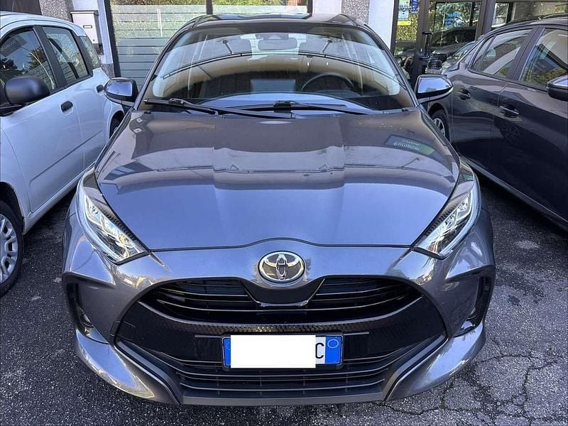Grigio Usata 2022 Toyota Yaris Trend Tre volumi | 10.900 € (Super prezzo) - Immagine 1/4