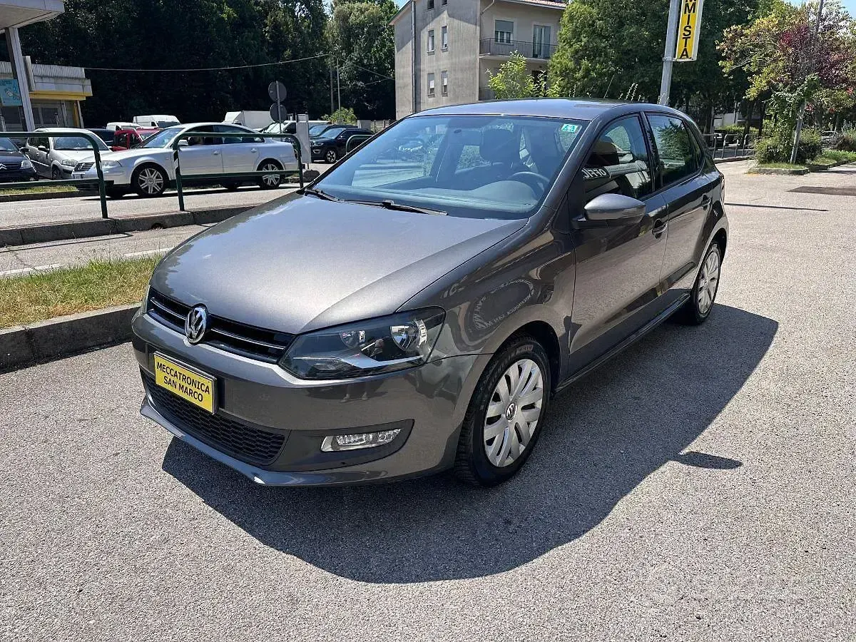Usata VW Polo Comfortline 75 CV (55 kW) 2013 Grigio Utilitaria