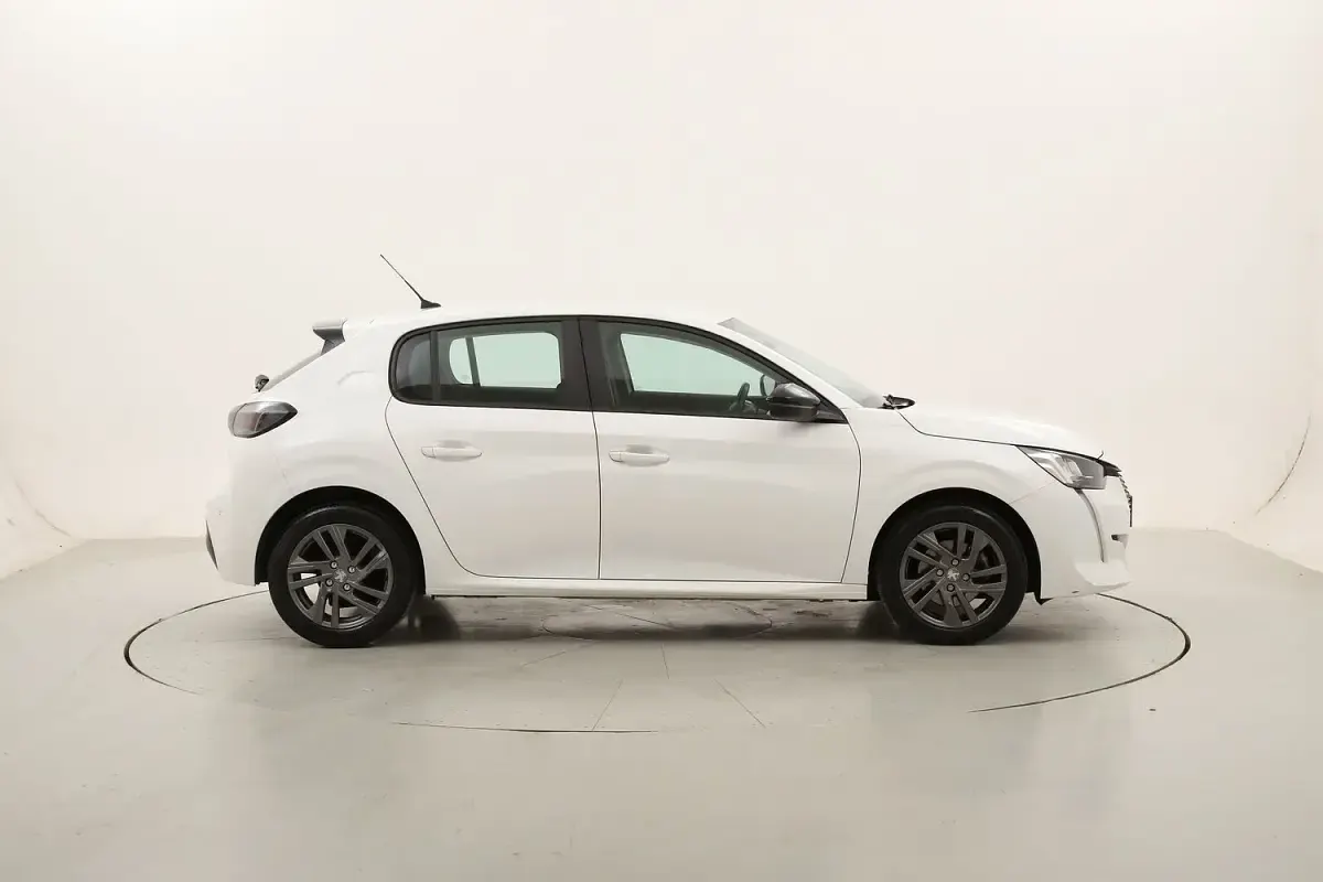 Usata Peugeot 208 Active 101 CV (74 kW) 2022 Utilitaria