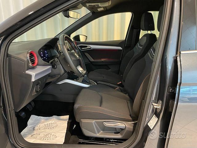 Usata Seat Arona CONNECT 95 CV (69 kW) 2024 Grigio SUV
