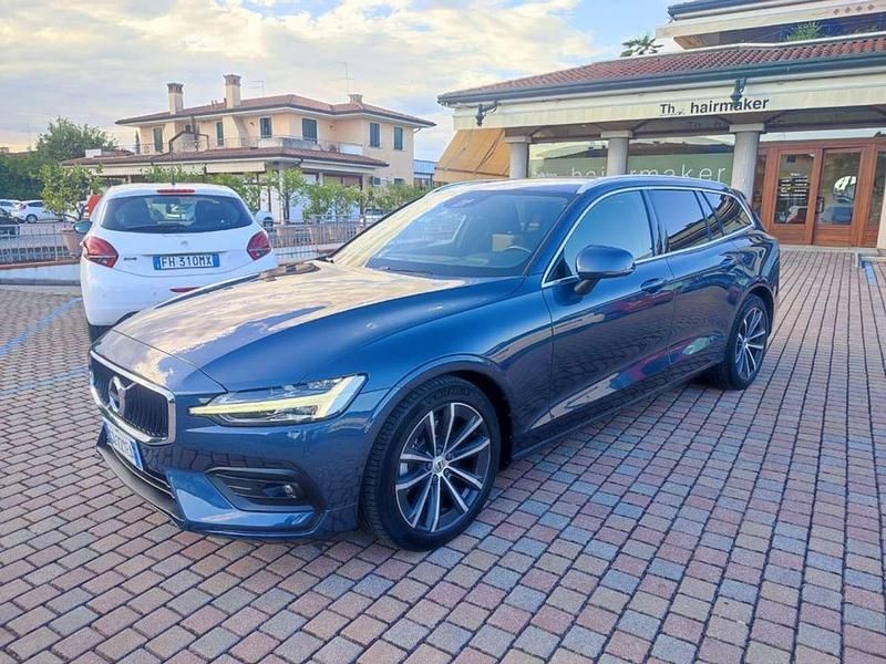 Usata Volvo V60 Business Edition 320 CV (235 kW) 2021 Blu Station wagon