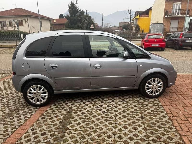 Usata Opel Meriva Cosmo 90 CV (66 kW) 2009 Grigio Monovolume