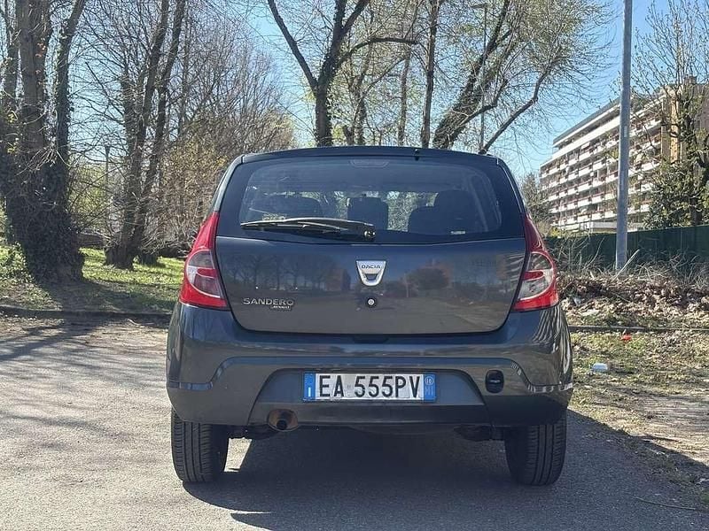 Usata Dacia Sandero Ambiance 75 CV (55 kW) 2010 Berlina