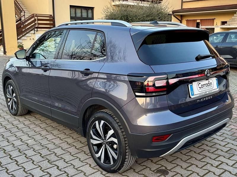 Usata VW T-Cross Advance 110 CV (80 kW) 2022 Grigio medio metallizzato SUV