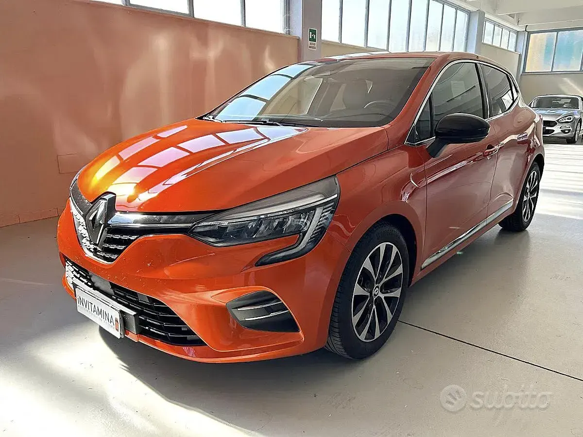 Usata Renault Clio V Techno 101 CV (74 kW) 2022 Orange valencia Berlina