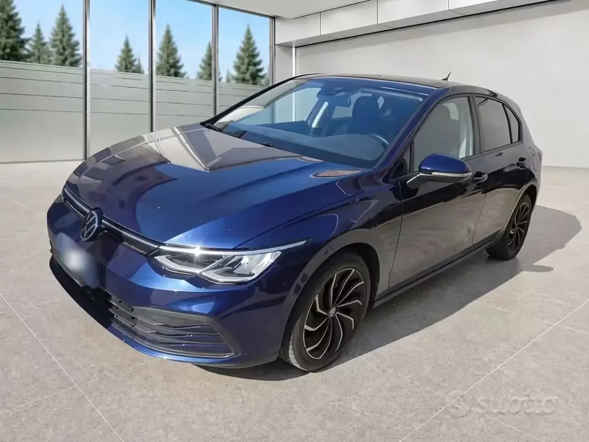 Usata VW Golf VIII Life 131 CV (96 kW) 2022 Blu Berlina