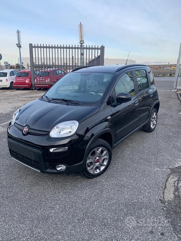 Usata Fiat Panda 4x4 Trekking 74 CV (54 kW) 2013 Nero Utilitaria
