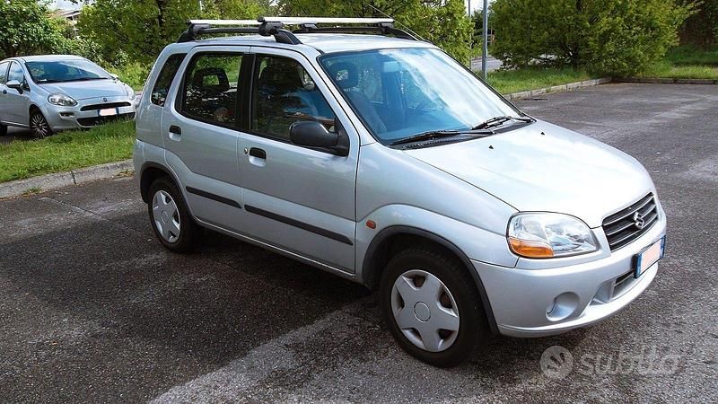 Grigio Usata 2002 Suzuki Ignis GL Tre volumi | 1850 € (Buon prezzo) - Immagine 1/4
