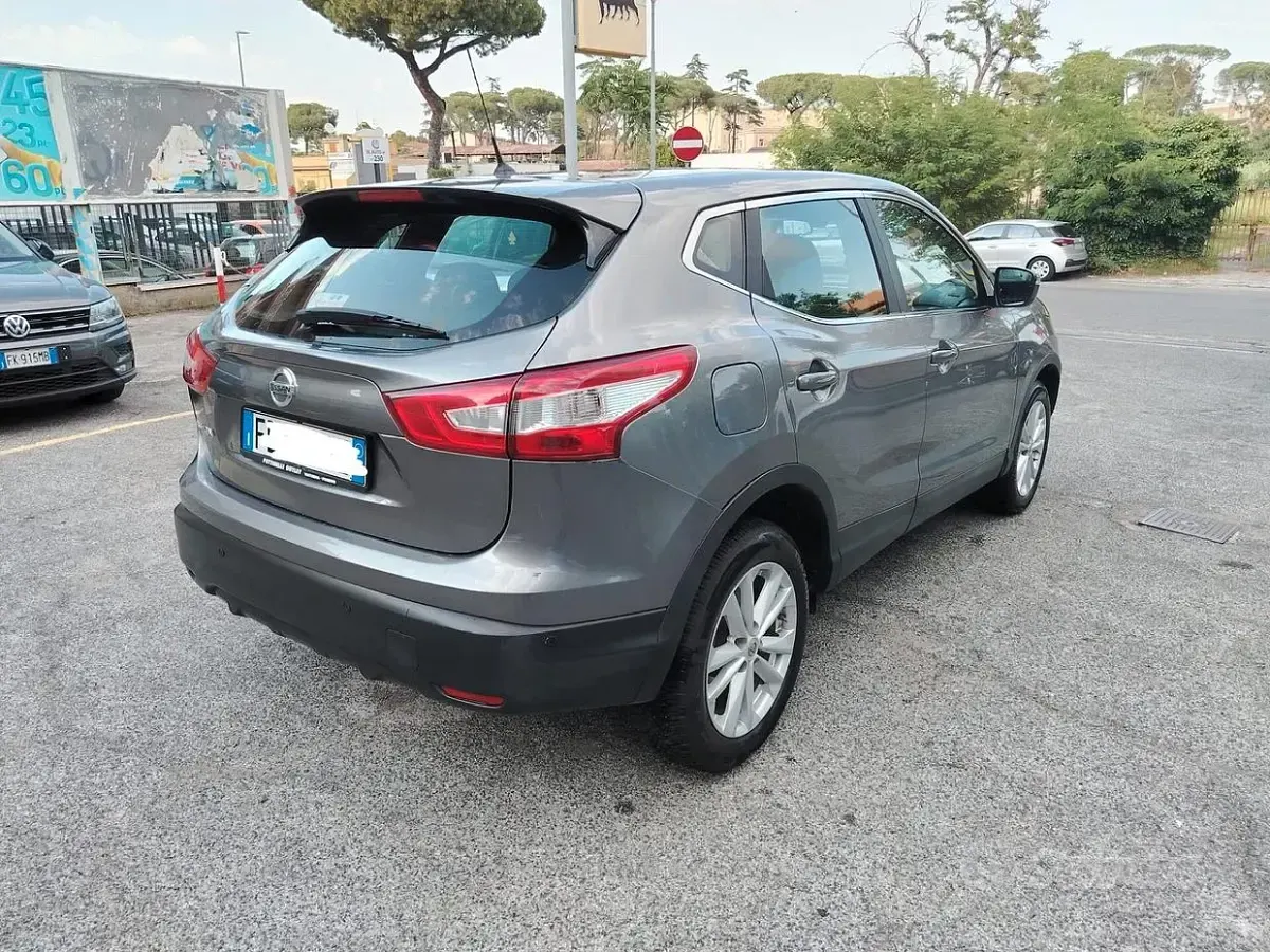 Usata Nissan Qashqai Acenta 131 CV (96 kW) 2016 Grigio SUV