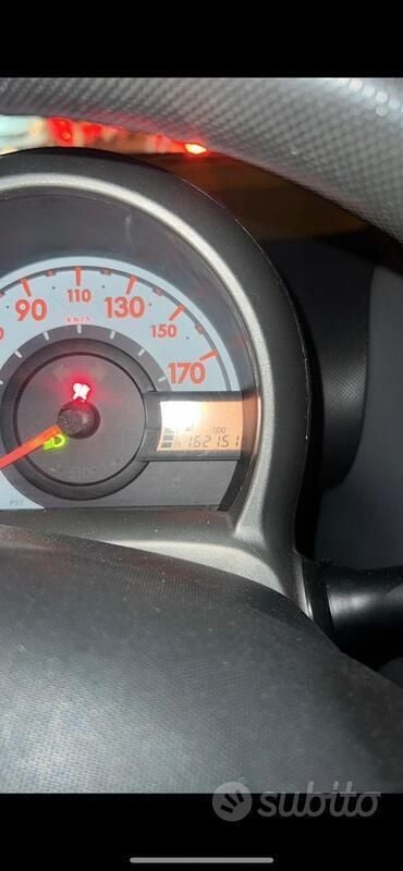 Nero Usata 2007 Peugeot 107 Due volumi | 4800 € (Molto cara) - Immagine 1/2