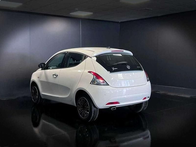 Usata Lancia Ypsilon Gold 69 CV (50 kW) 2022 Bianco Utilitaria