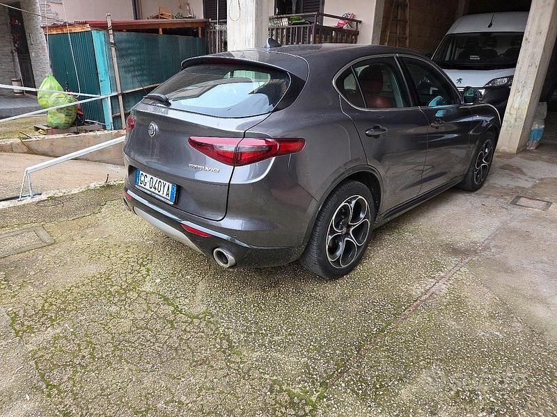 Usata Alfa Romeo Stelvio 210 CV (154 kW) 2021 Grigio SUV
