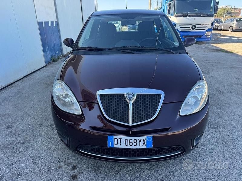 Usata Lancia Ypsilon 60 CV (44 kW) 2009 Viola Utilitaria