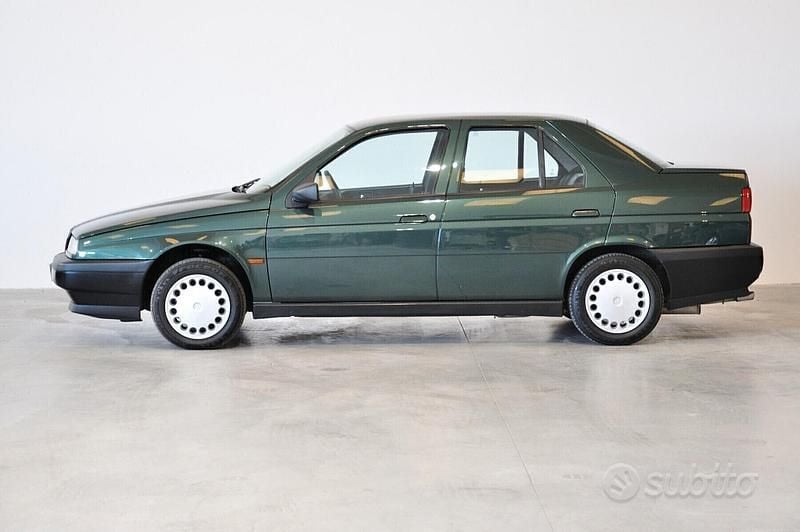 Usata Alfa Romeo 155 126 CV (92 kW) 1993 Verde Berlina