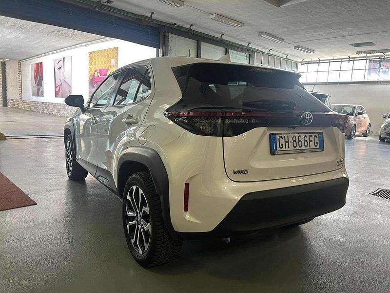 Usata Toyota Yaris Cross Lounge 92 CV (67 kW) 2022 Bianco SUV