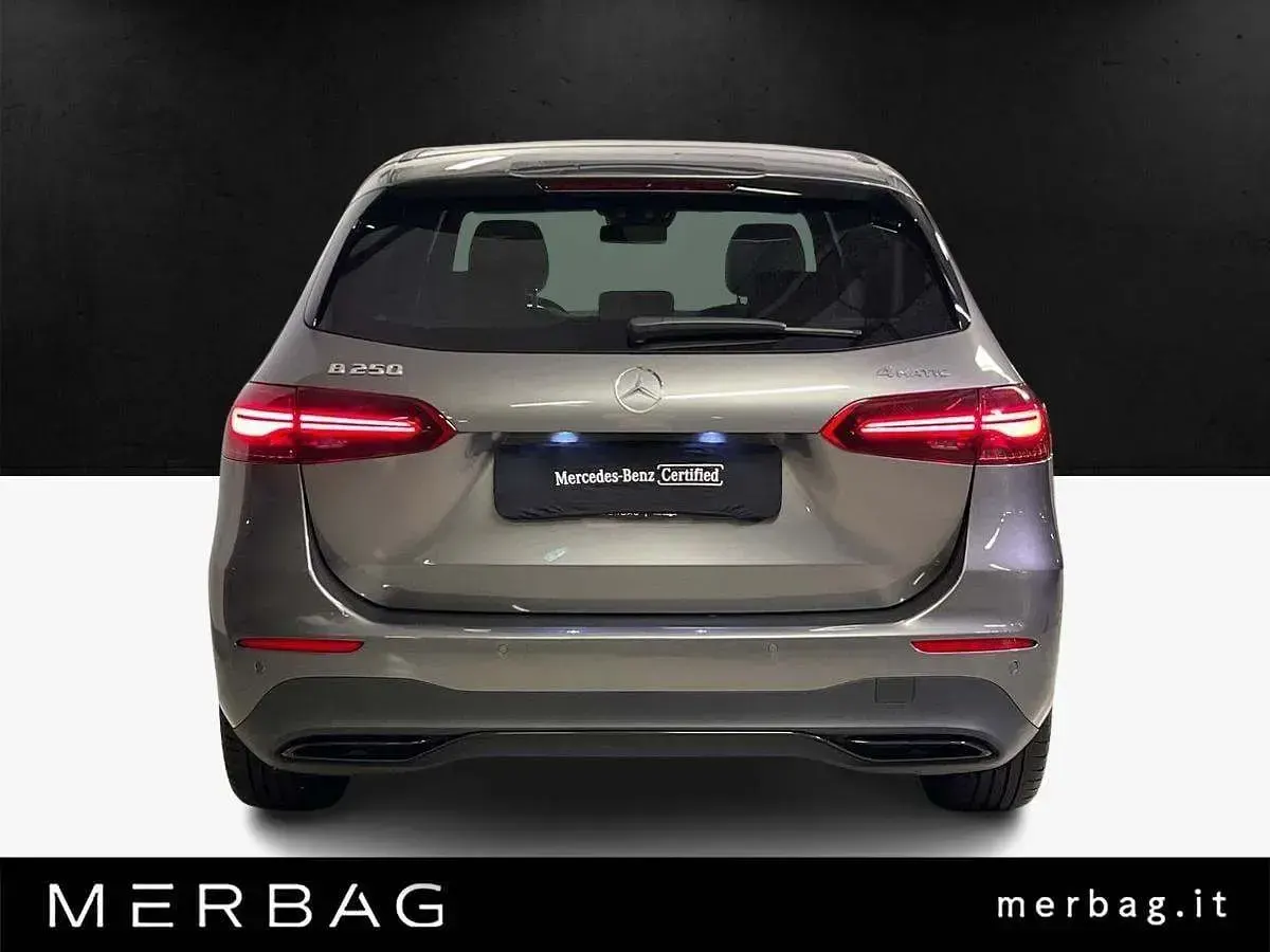 Usata Mercedes B250 Advanced 224 CV (164 kW) 2023 Grigio Utilitaria