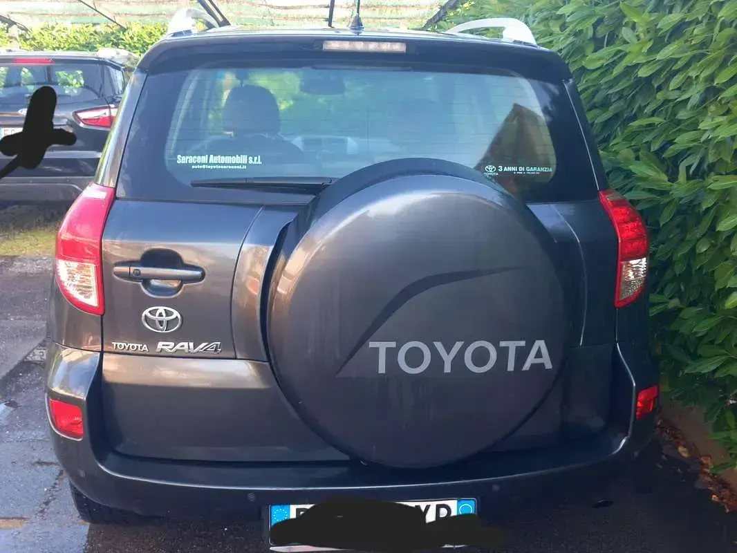 Usata Toyota RAV4 Luxury 136 CV (100 kW) 2007 Grigio SUV