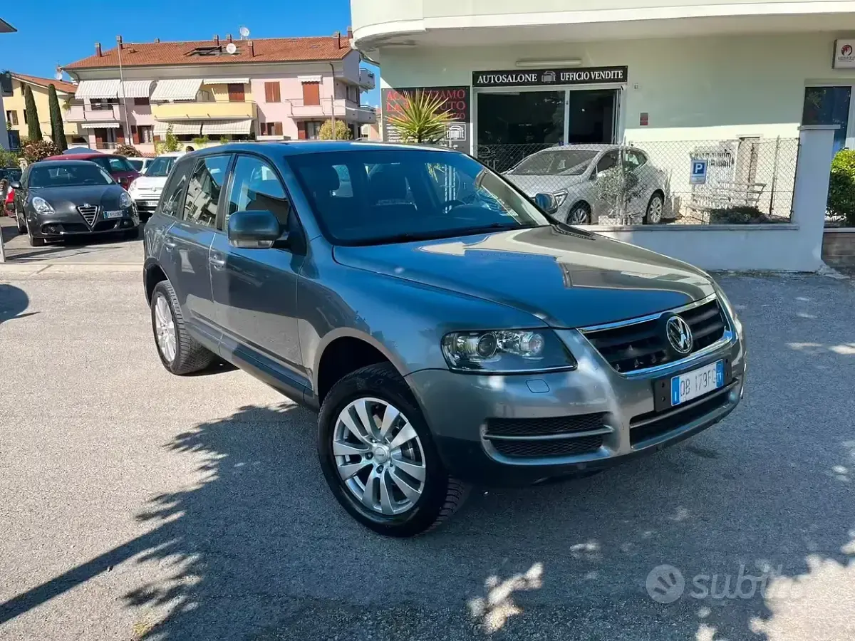 Usata VW Touareg 224 CV (164 kW) 2006 Grigio SUV