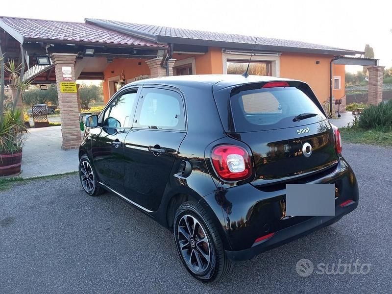 Usata Smart ForFour 71 CV (52 kW) 2019 Nero Utilitaria