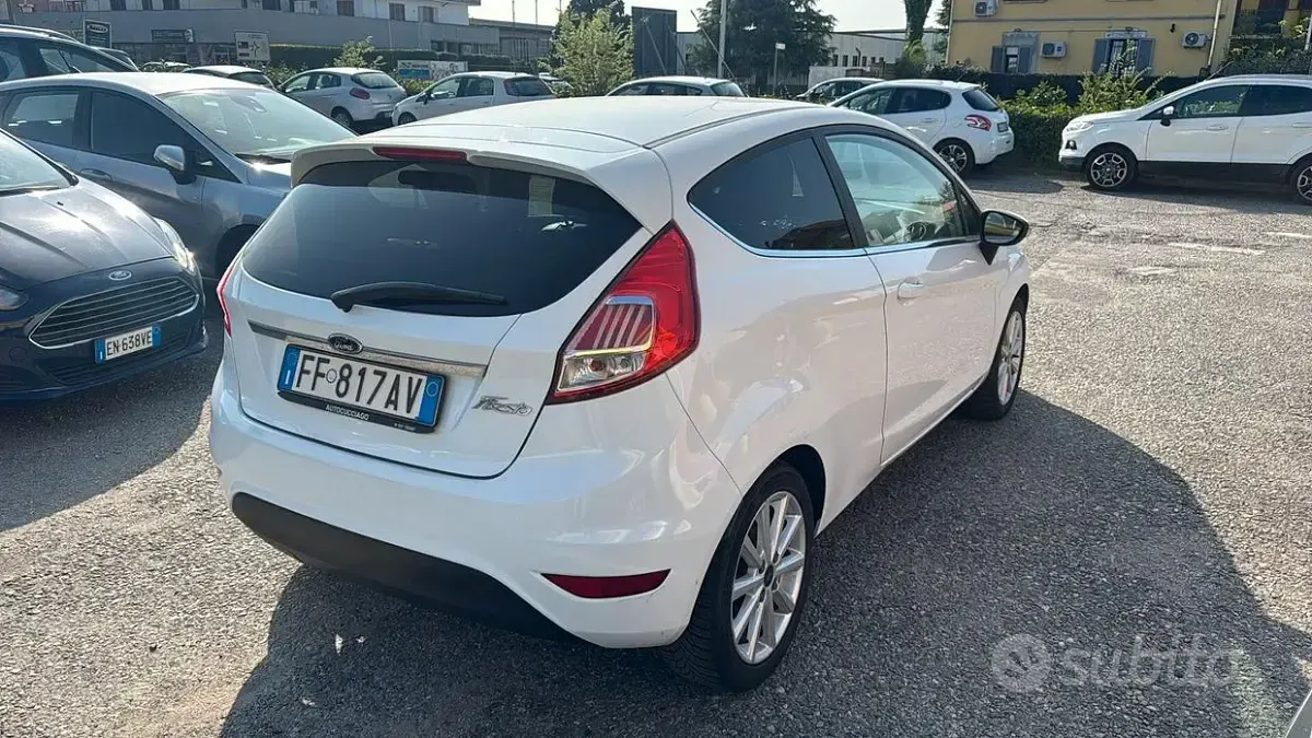 Gebraucht Ford Fiesta ST-Line 95 PS (69 kW) 2016 Weiß Kleinwagen