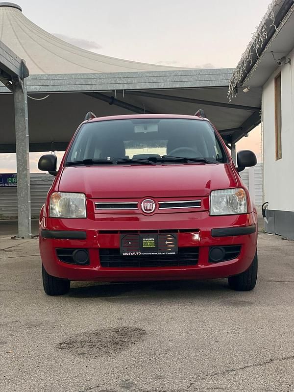Rosso Usata 2011 Fiat Panda Dynamic Tre volumi | 4899 € (Buon prezzo) - Immagine 1/4