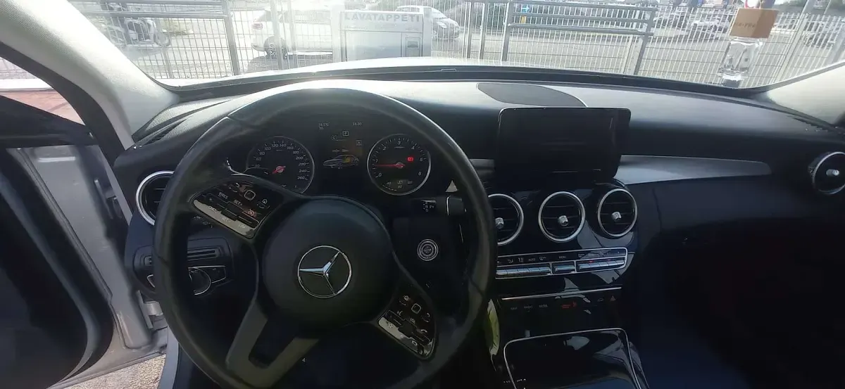 Usata Mercedes C180 Business 122 CV (89 kW) 2021 Argento Berlina