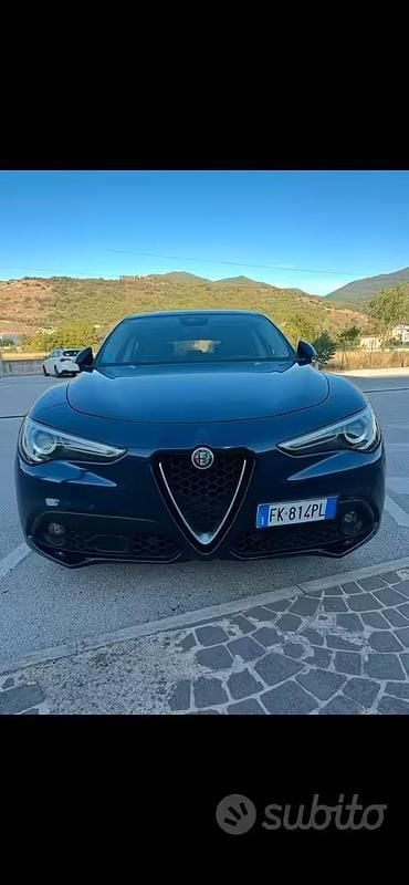 Usata Alfa Romeo Stelvio Executive 210 CV (154 kW) 2017 Blu SUV