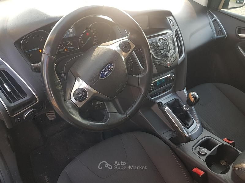 Usata Ford Focus 116 CV (85 kW) 2011 Nero Station wagon