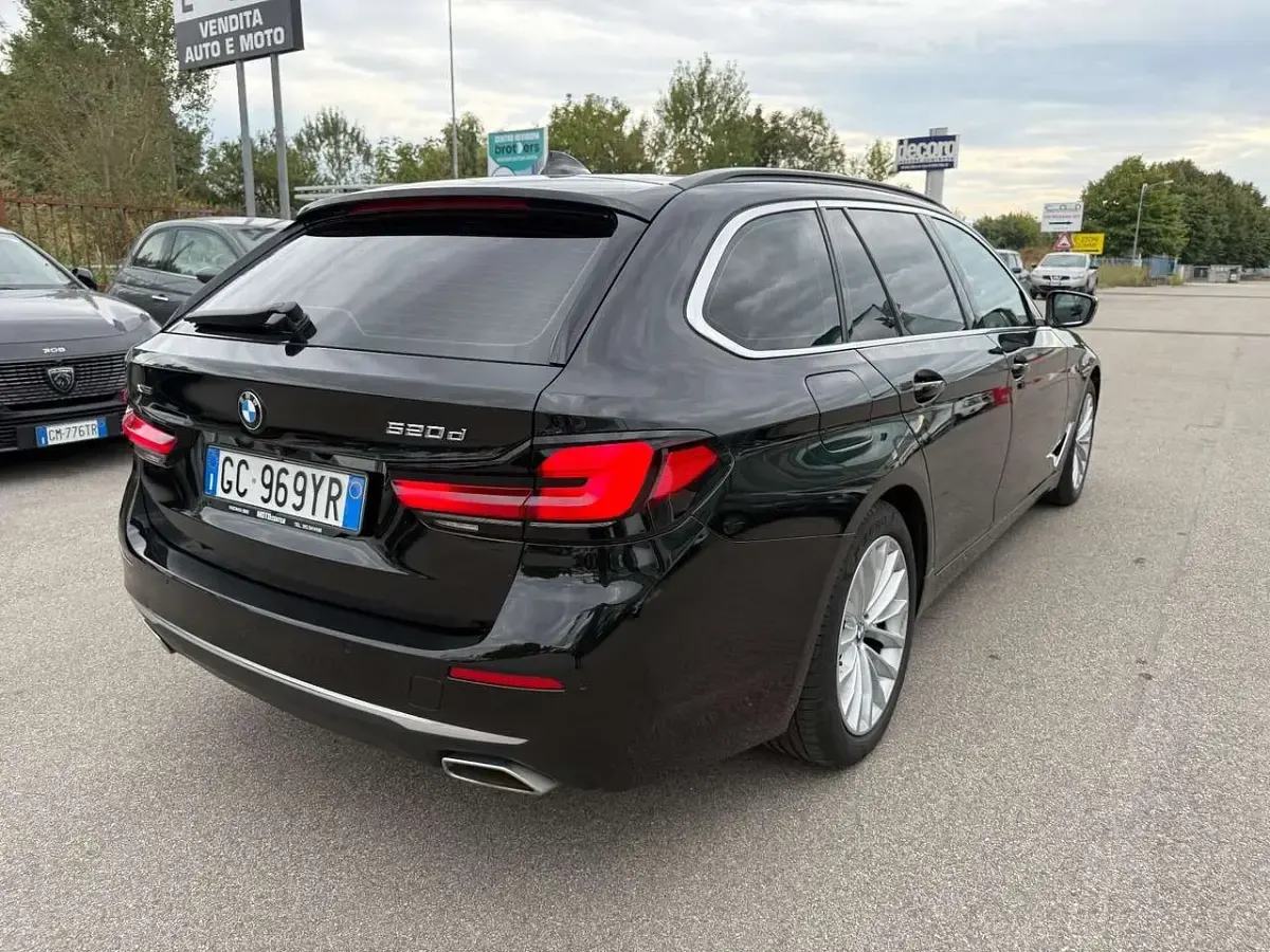 Usata BMW 520 Luxury Line 190 CV (139 kW) 2020 Nero Station wagon
