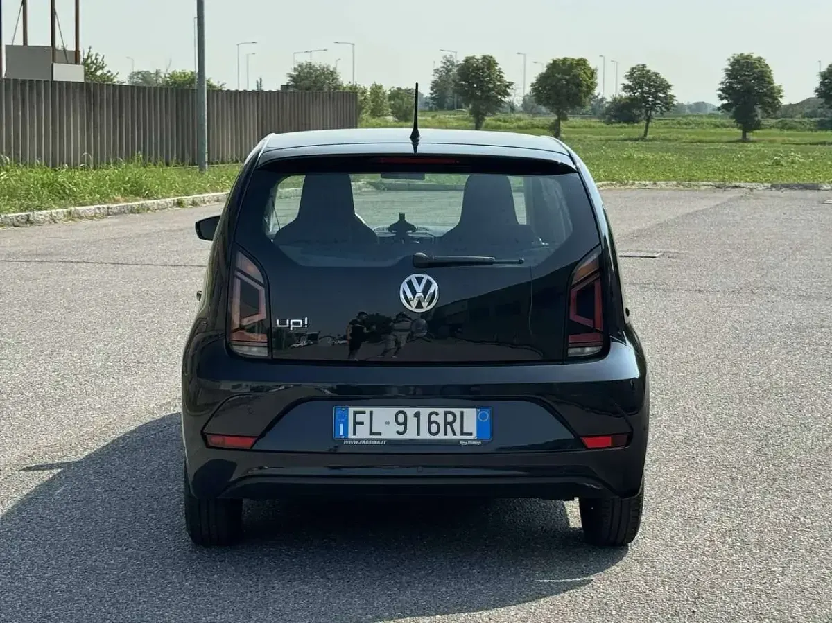 Usata VW up! move up! 60 CV (44 kW) 2017 Nero Utilitaria