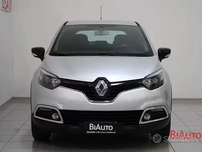 Usata Renault Captur Zen 90 CV (66 kW) 2016 Grigio SUV