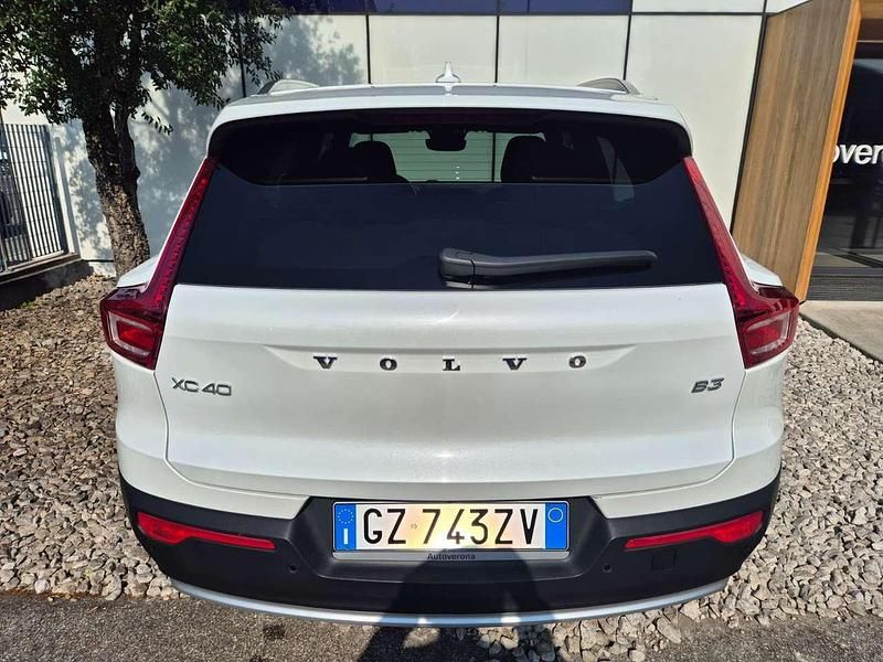 Usata Volvo XC40 Core 163 CV (119 kW) 2025 Crystal white SUV