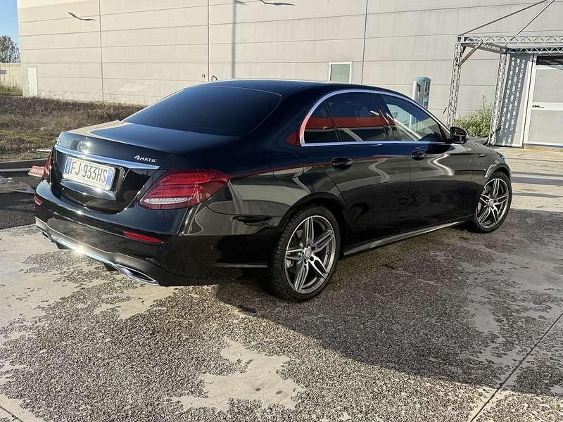 Usata Mercedes E220 AMG line 194 CV (142 kW) 2017 Nero Berlina