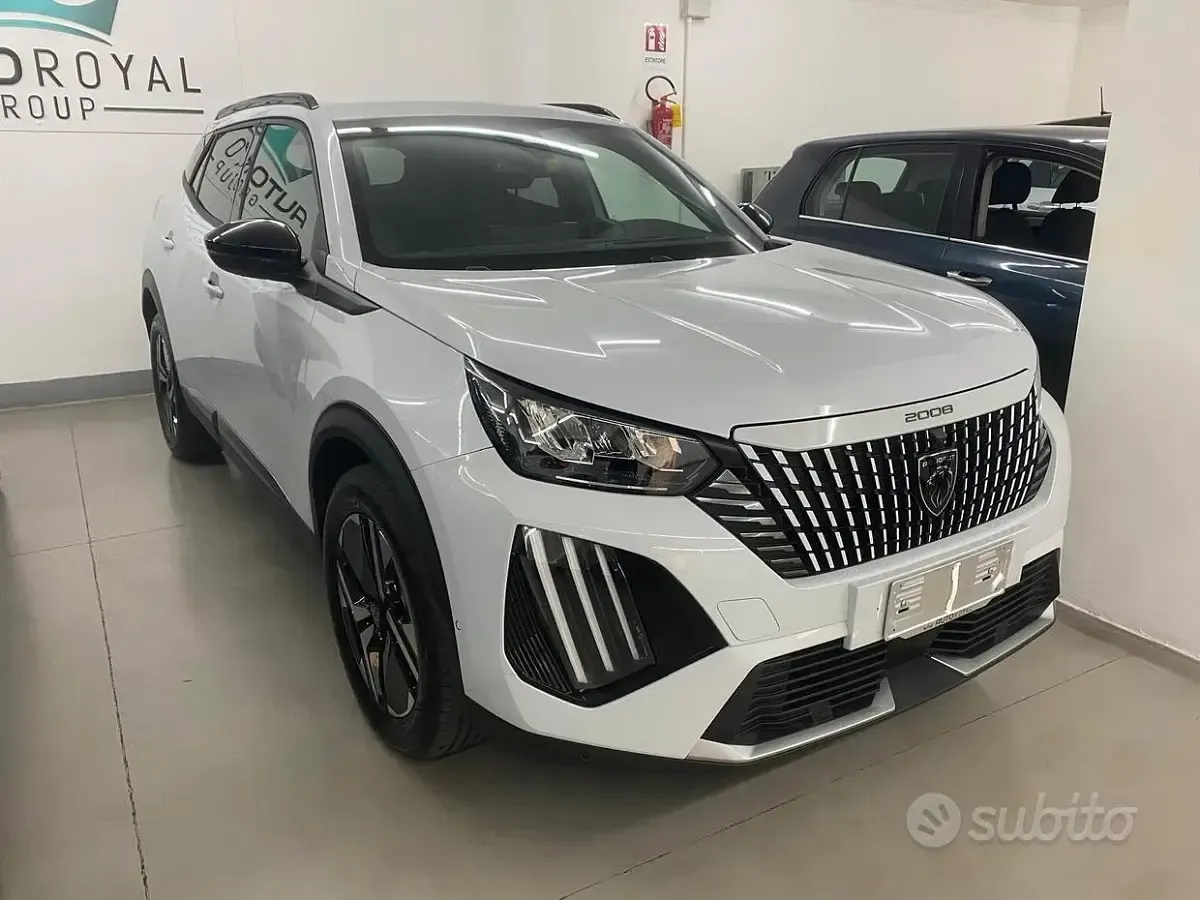 Usata Peugeot 2008 Allure 101 CV (74 kW) 2025 Bianco SUV