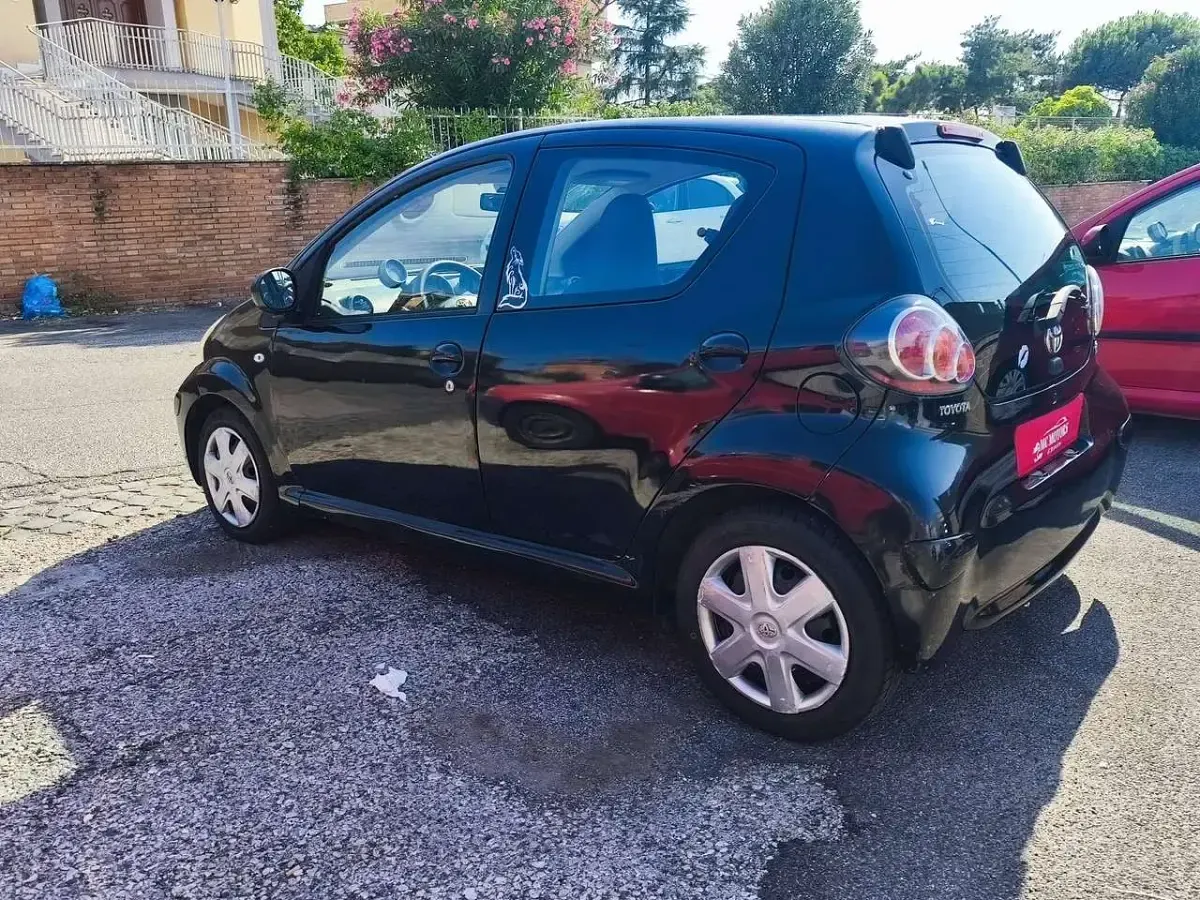 Usata Toyota Aygo Connect Style 68 CV (50 kW) 2012 Nero Utilitaria