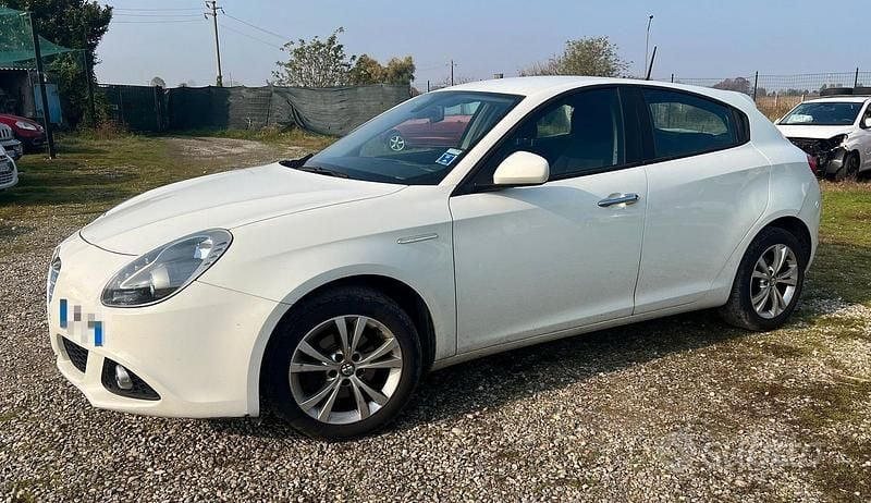 Bianco Usata 2016 Alfa Romeo Giulietta Super Tre volumi | 6800 € (Super prezzo) - Immagine 1/4