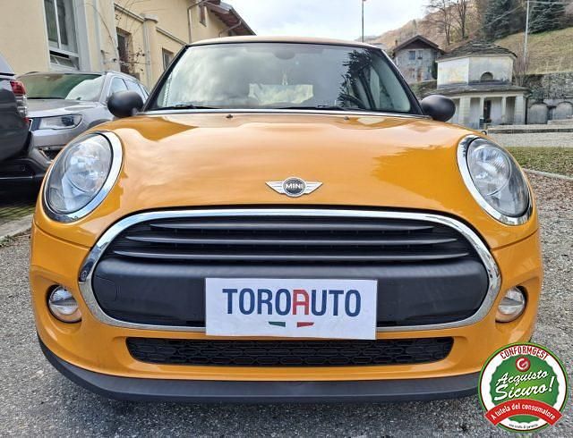 Usata Mini ONE 75 CV (55 kW) 2015 Arancione Utilitaria