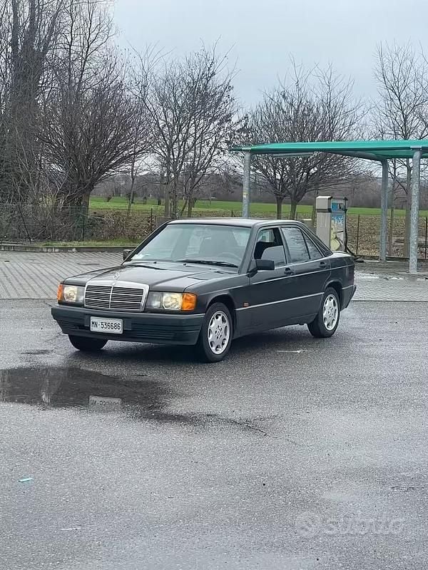 Usata Mercedes 190 104 CV (76 kW) 1991 Nero Berlina