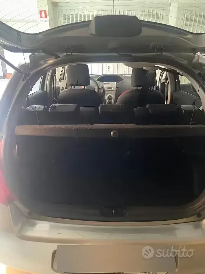 Usata Toyota Yaris 69 CV (50 kW) 2008 Grigio Utilitaria