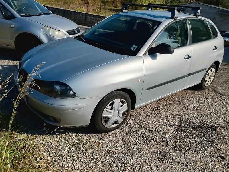 Usata Seat Ibiza 75 CV (55 kW) 2005 Grigio Berlina
