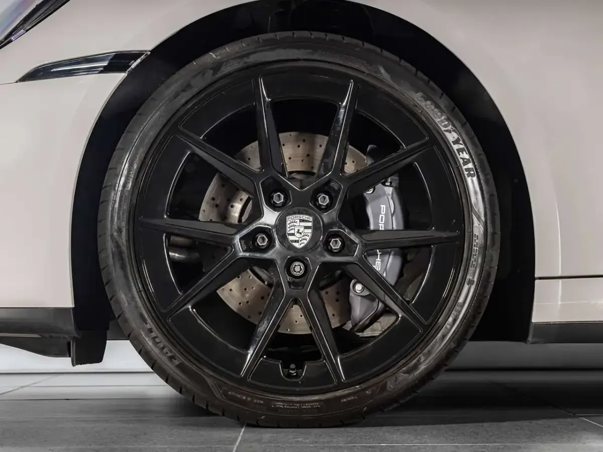 Usata Porsche 992 394 CV (289 kW) 2024 Gesso Coupé