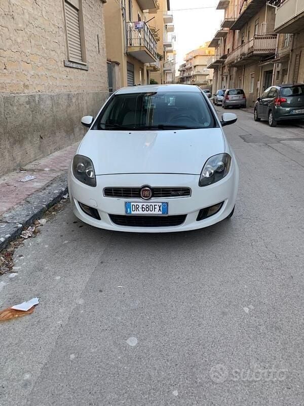 Bianco Usata 2008 Fiat Bravo Due volumi | 2500 € (Buon prezzo) - Immagine 1/4